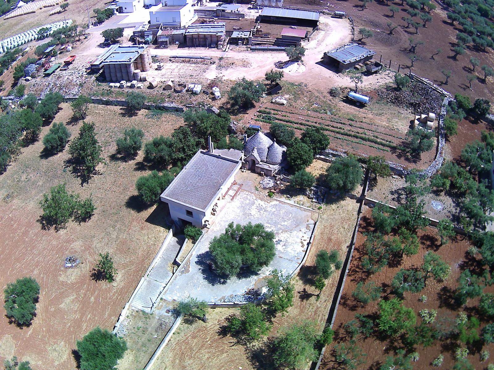 Piccola Villetta In Zona Abitata, 2 Vani e Acc, Trullo, Deposito.